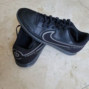 Nike Tiempo Legend 9 Indoor Soccer Men